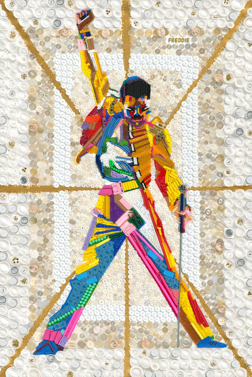 Duurzaam kunstwerk van duizenden plastic restmaterialen, Freddy mercury. Limited Edition print op canvas in een prachtige zwarte baklijst.
