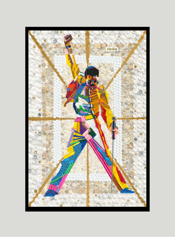 Duurzaam kunstwerk van duizenden plastic restmaterialen  - Freddy mercury -  Limited Edition print op canvas in een prachtige zwarte baklijst