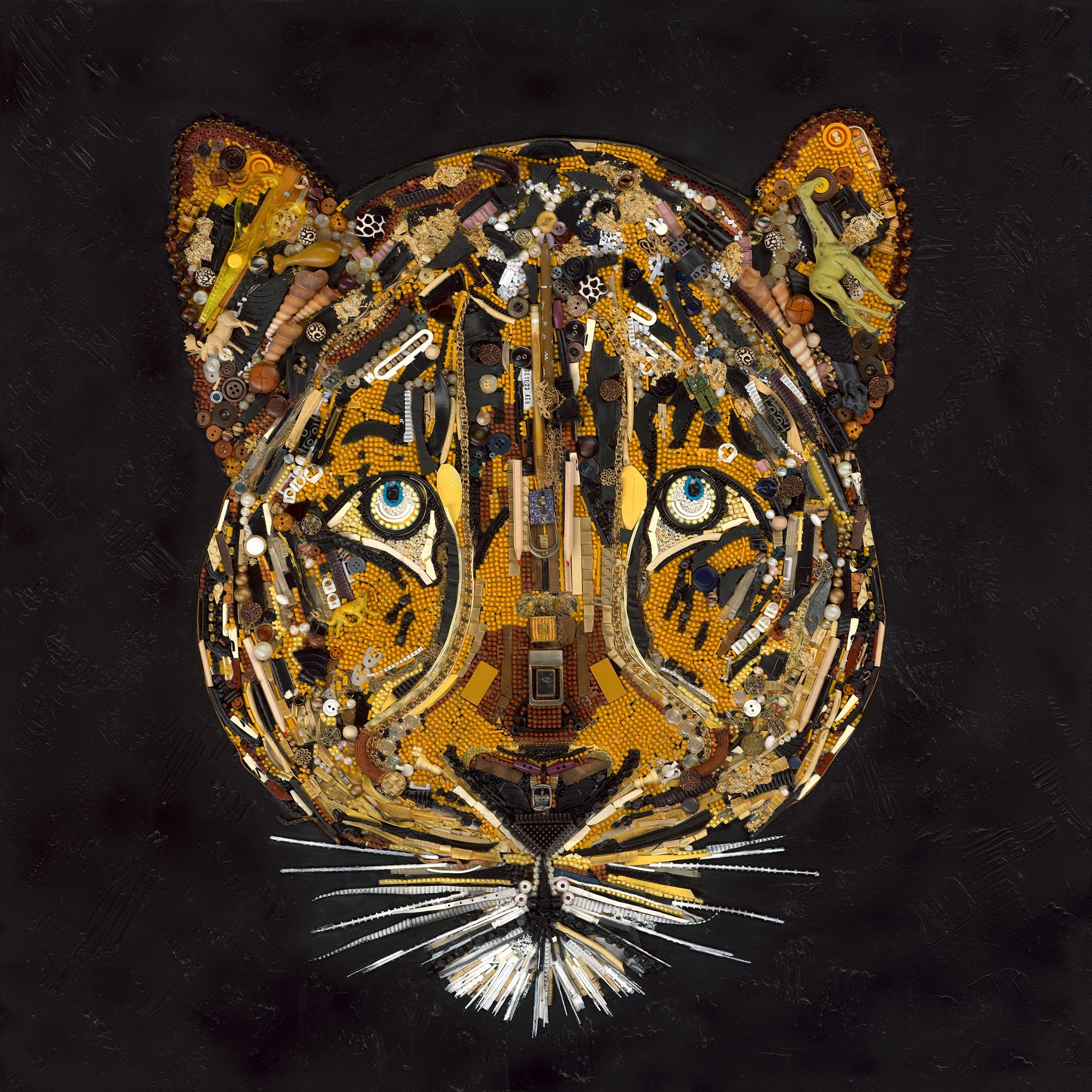 Duurzaam kunstwerk van plastic restmaterialen - Leopard in Gold, limited edition print