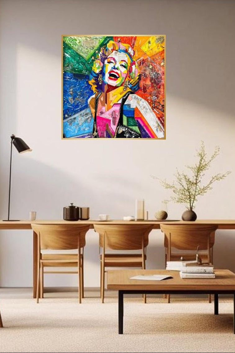 Duurzaam kunstwerk van plastic restmaterialen en mixed media - Marilyn Monroe -  Limited Edition print in woonsetting