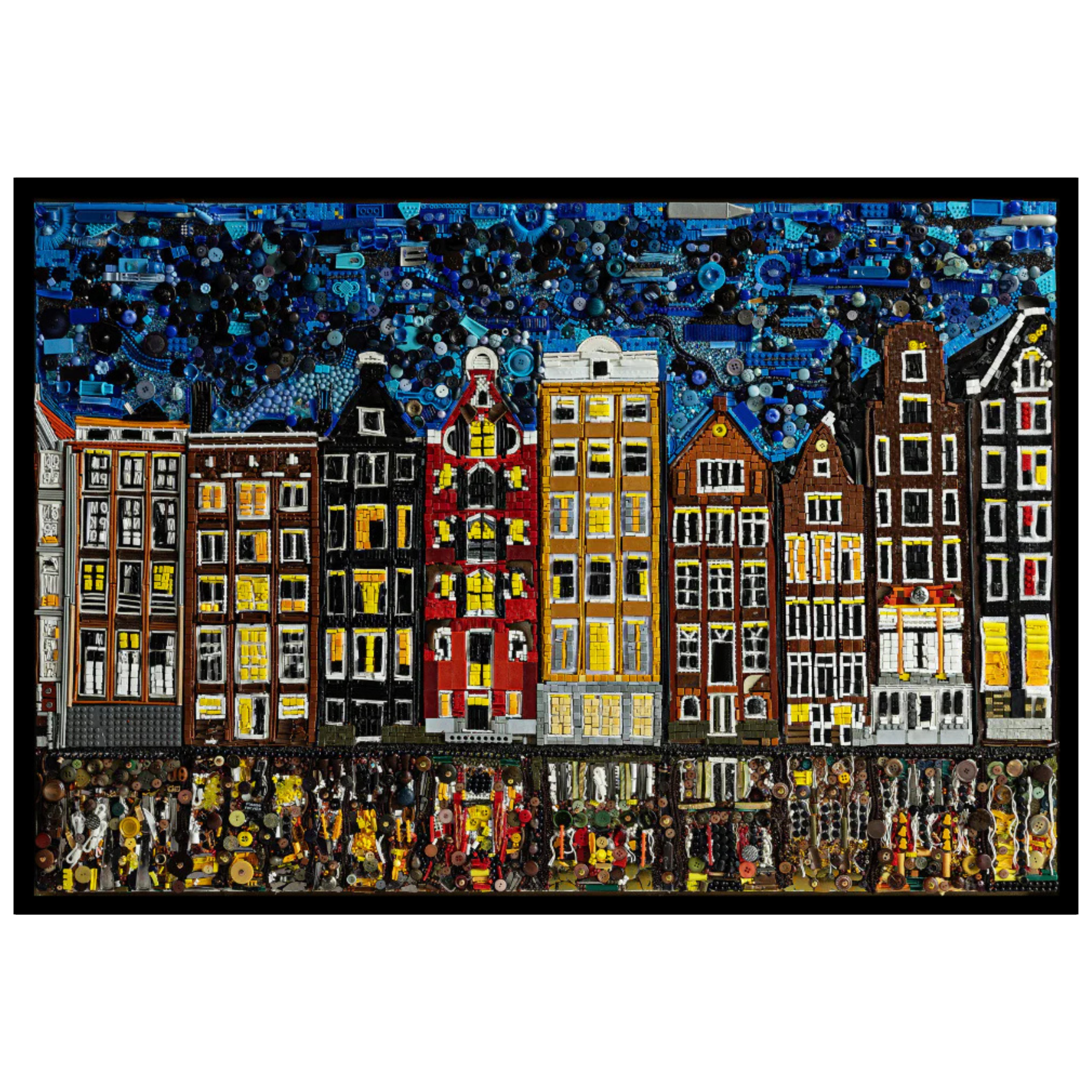 Duurzaam kunstwerk van duizenden plastic restmaterialen. Uniek kunstwerk Amsterdamse grachtenpanden. Limited Edition print op canvas in een prachtige zwarte baklijst.