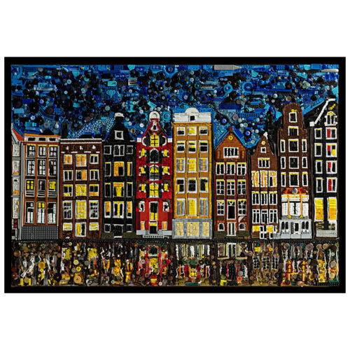 Duurzaam kunstwerk van duizenden plastic restmaterialen. Uniek kunstwerk Amsterdamse grachtenpanden. Limited Edition print op canvas in een prachtige zwarte baklijst.