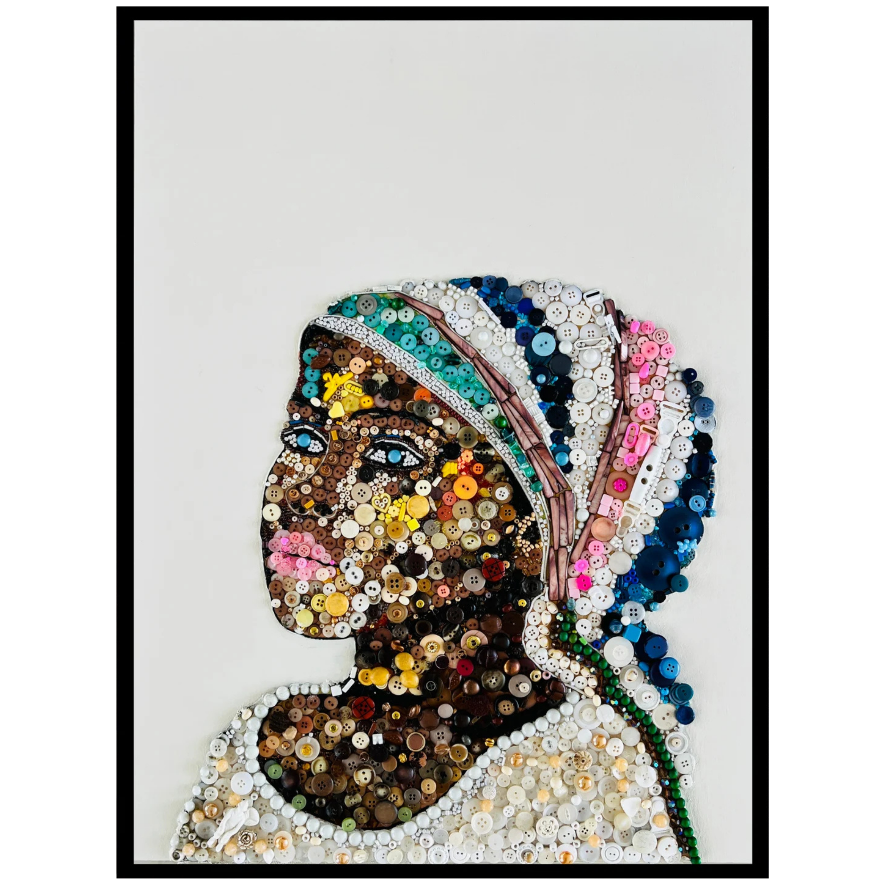 Duurzaam kunstwerk van duizenden plastic restmaterialen, African Girl. Limited Edition print op canvas in een prachtige zwarte baklijst.