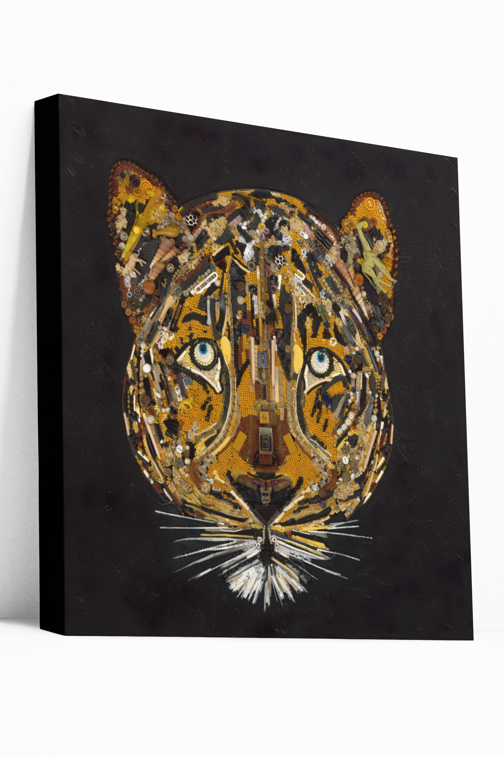 Duurzaam kunstwerk van plastic restmaterialen - Leopard in Gold limited edition print on stretched canvas