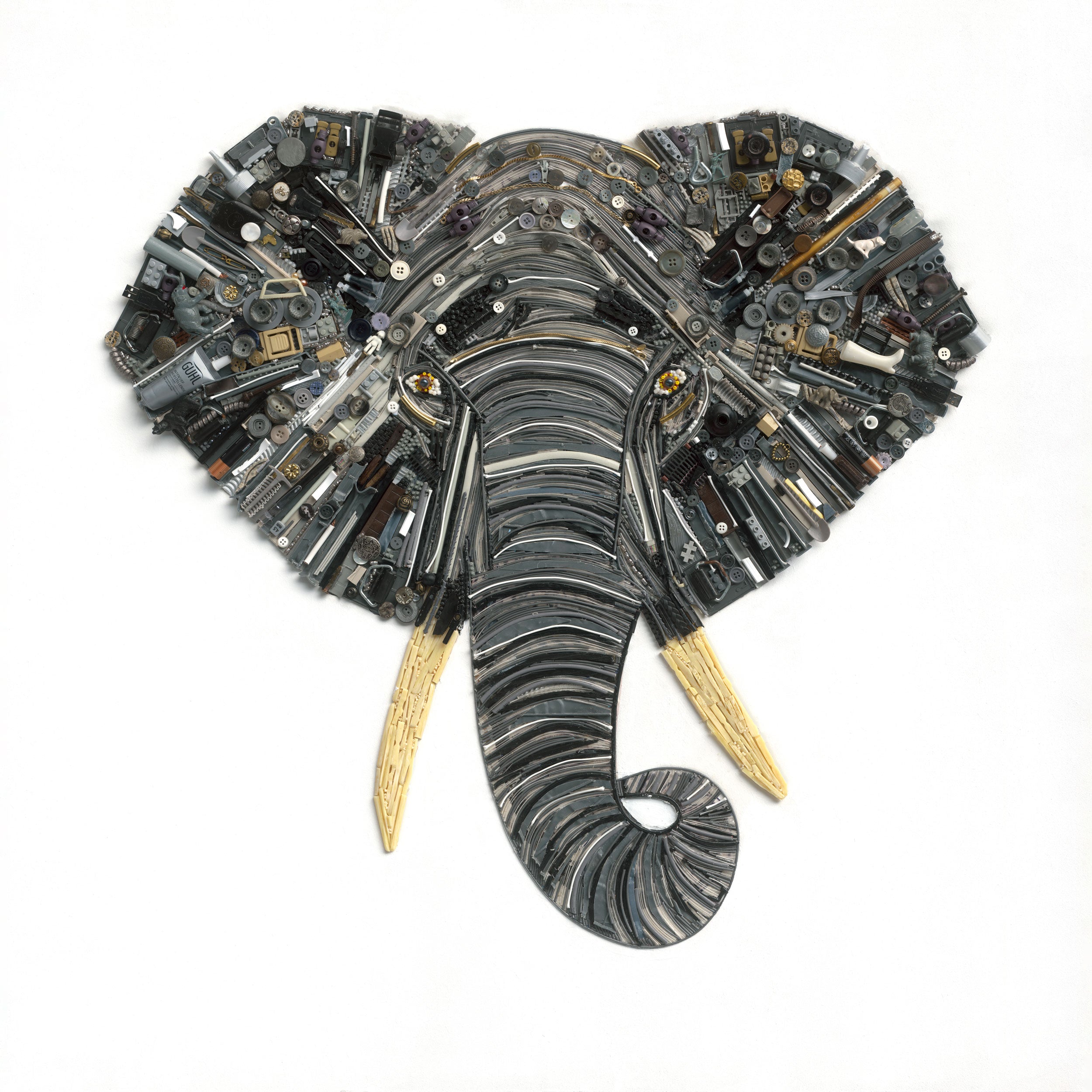 Duurzaam kunstwerk van duizenden stukjes plastic restafval – The Elephant Limited Edition print in rustige kleuren 